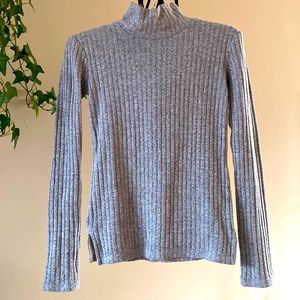 Aritzia Wilfred Free Long Sleeved Grey Turtleneck XSmall